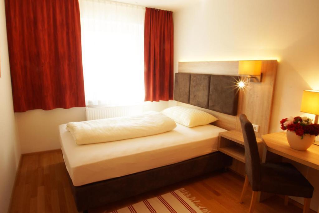 Gasthof Zur Post Straßwalchen Kültér fotó